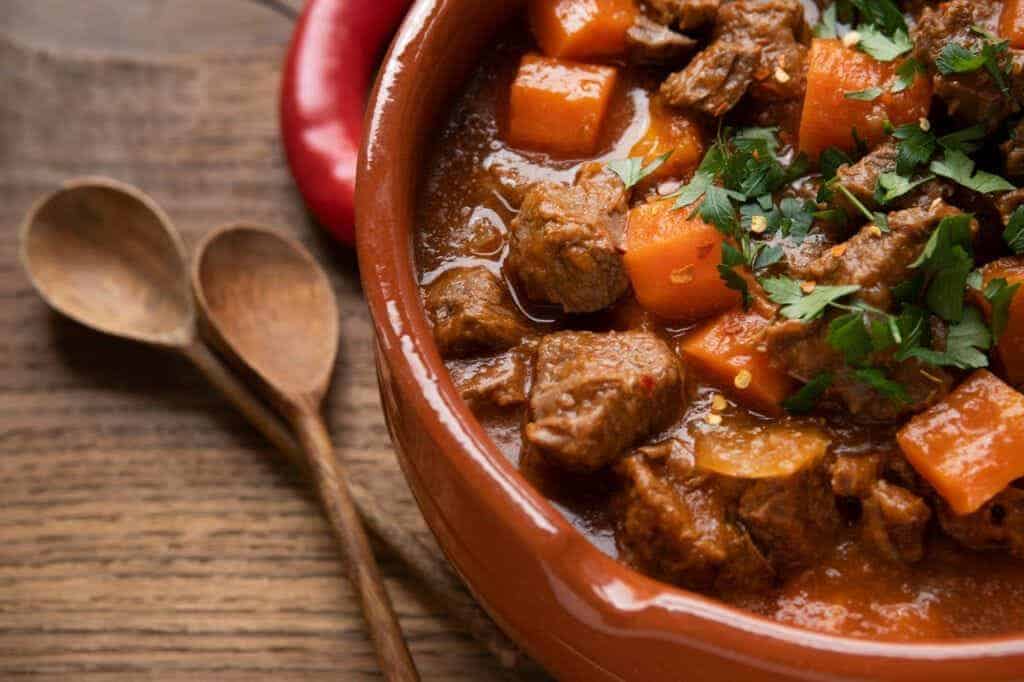 Recette de ragoût de bœuf avec une touche gastronomique 1 Recette de ragoût de bœuf avec de la viande de bœuf maturée de première qualité aurocha gourmet touch