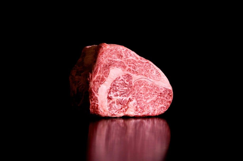 diferenças e semelhanças entre wagyu e kobe: tudo o que precisa de saber 2 wagyu sobre fundo preto 2 aurocha premium matured beef
